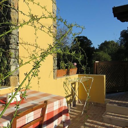 Agriturismo "La Rosa Canina" Panzió Lerici Kültér fotó