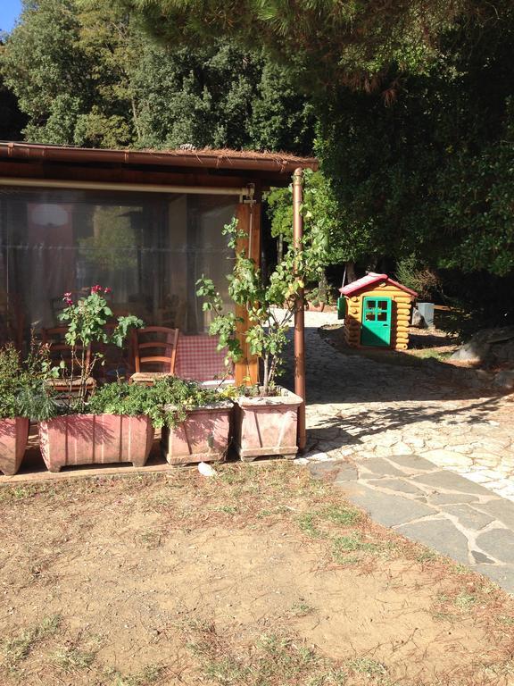 Agriturismo "La Rosa Canina" Panzió Lerici Kültér fotó